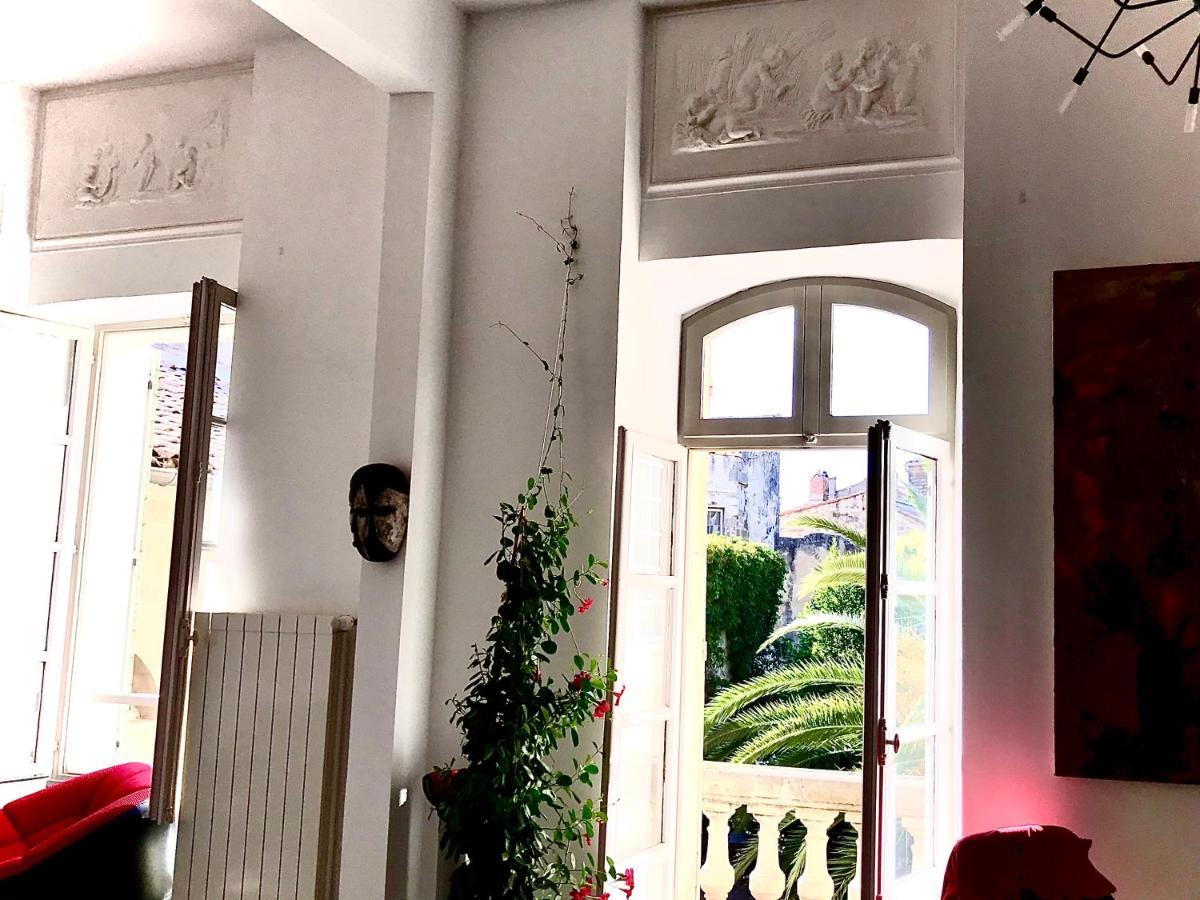 Appartement A La Roquette, Dans L'Hotel De Divonne, Classe. Arles Exterior foto
